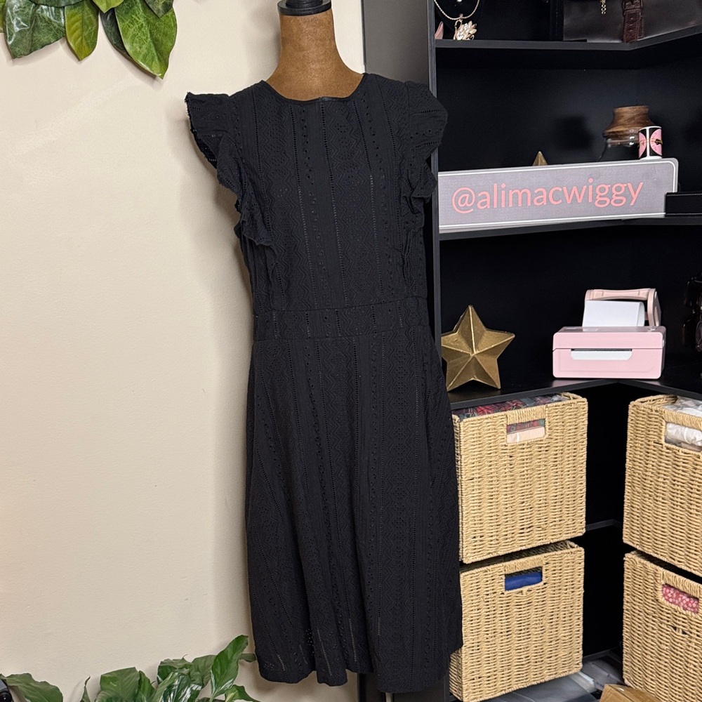 Chic Black Midi Dress with Ruffle Sleeves